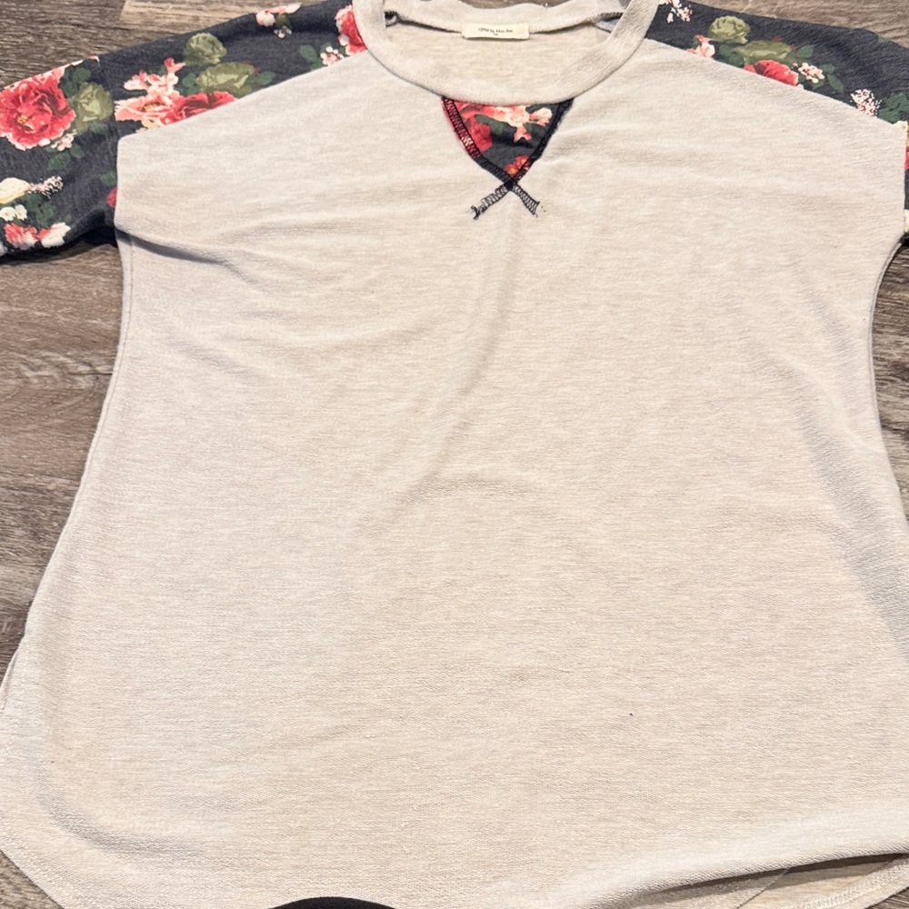 Zanzea Light Gray Top with Floral Sleeves